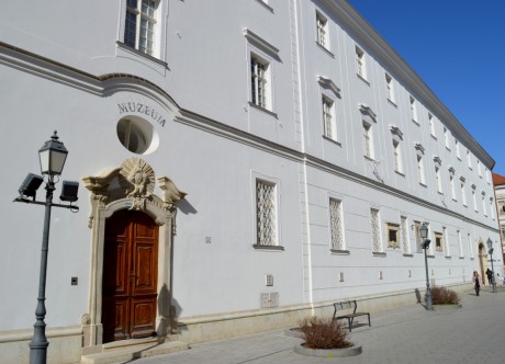 Zárva lesznek a múzeumi kiállítóhelyek május elsején